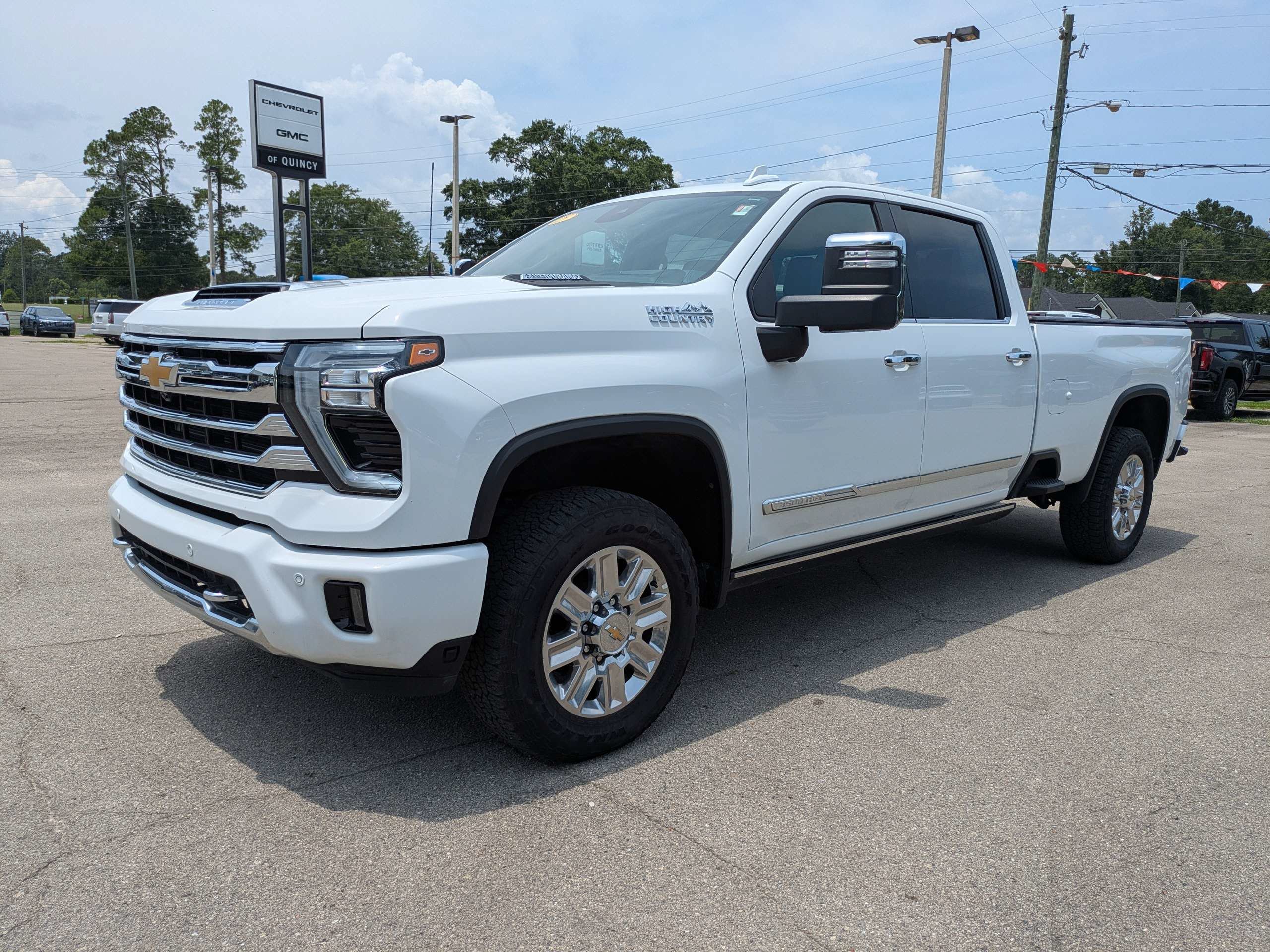 Used 2025 Summit White Chevrolet High Country image 8