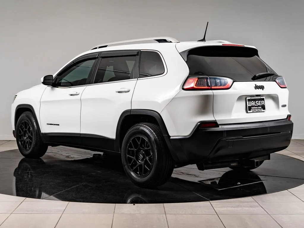 Used 2019 Bright White Clear Coat Jeep Latitude image 6