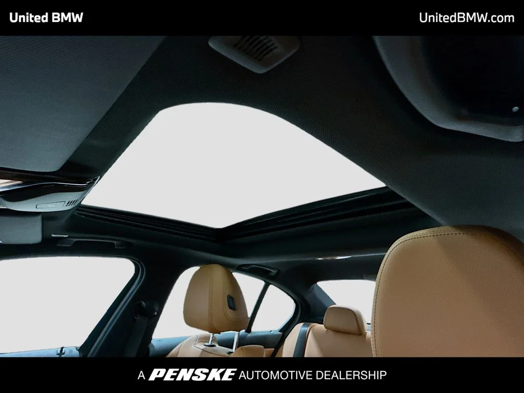 2024 BMW 3 Series 330i - Photo 12