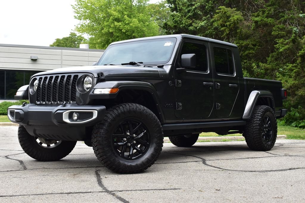 Used 2022 Crystal Metallic Jeep Sport image 6