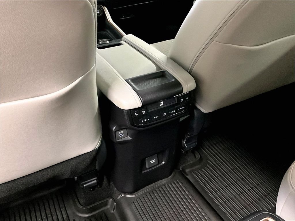 Certified Used 2026  Toyota MAX Platinum image 28