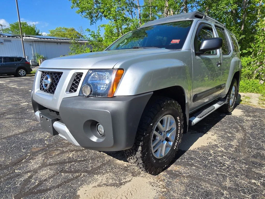 Used 2015 Brilliant Silver Nissan S image 7