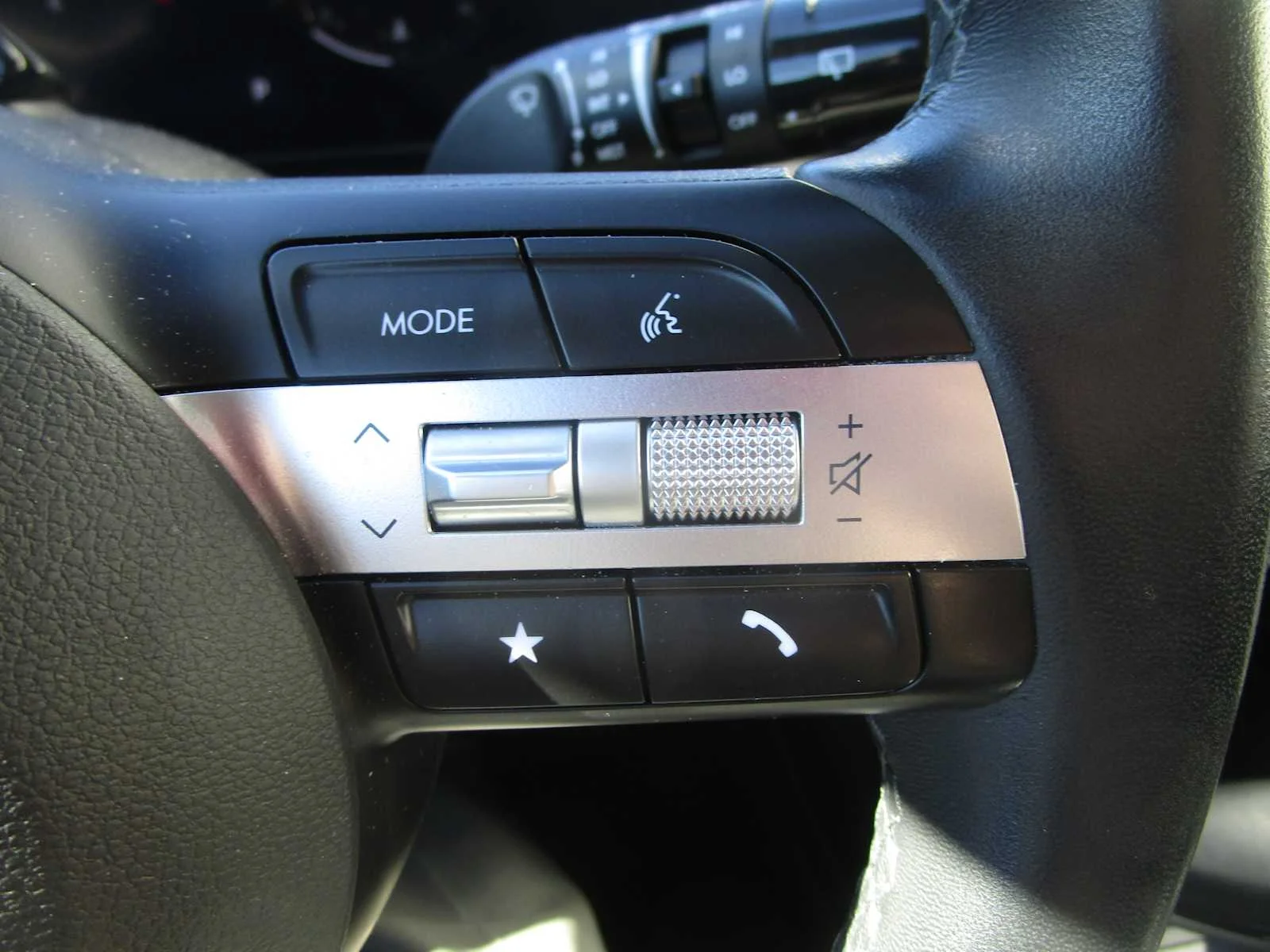 Used 2025 Serenity White Pearl Hyundai SEL Convenience image 30