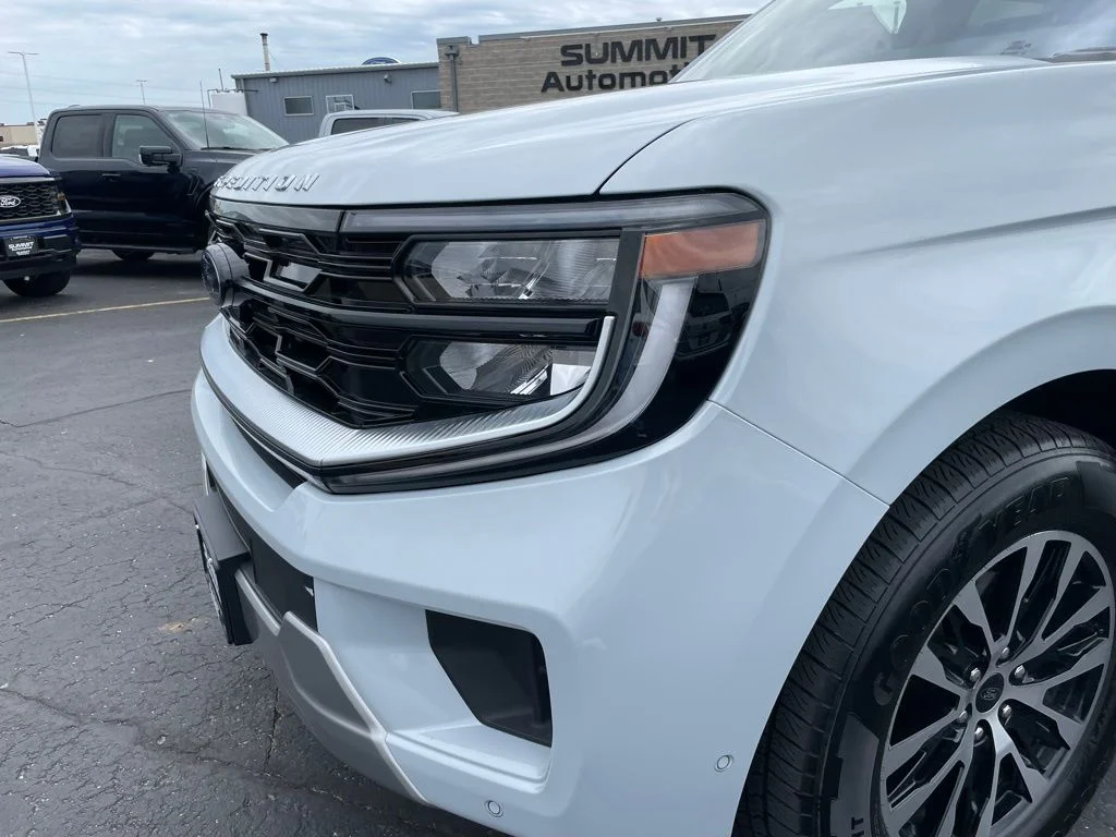 Used 2025 Silver Metallic Ford Platinum image 46