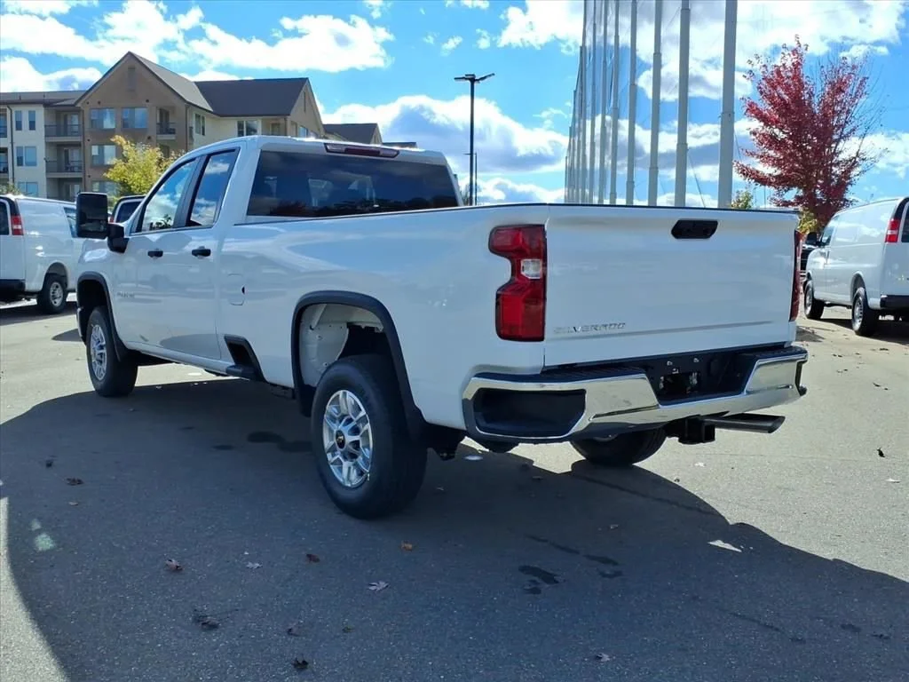 New 2026 Summit White Chevrolet WT image 30