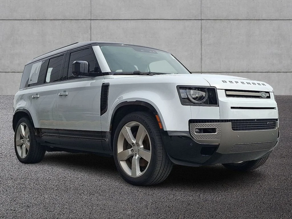 Certified Used 2023 Yulong White Metallic Land Rover X-Dynamic SE image 3