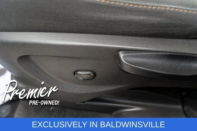 Used 2020 SUMMIT WHITE Chevrolet LT image 18