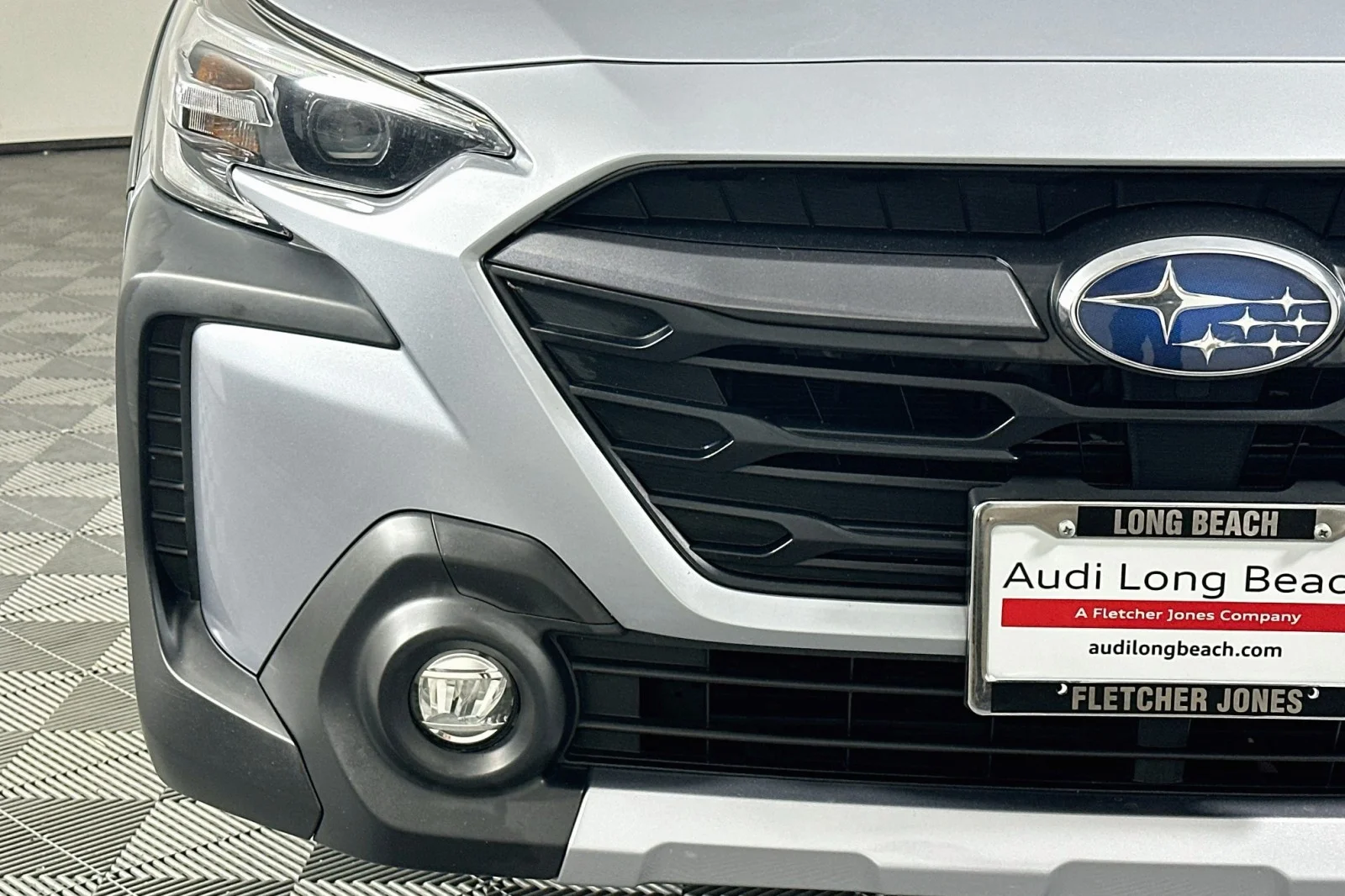Used 2024 Ice Silver Metallic Subaru Limited image 16