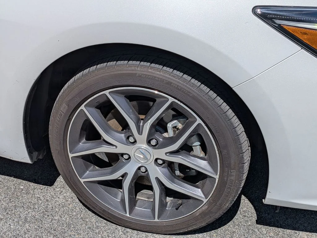 Used 2022  Acura Premium Package image 9