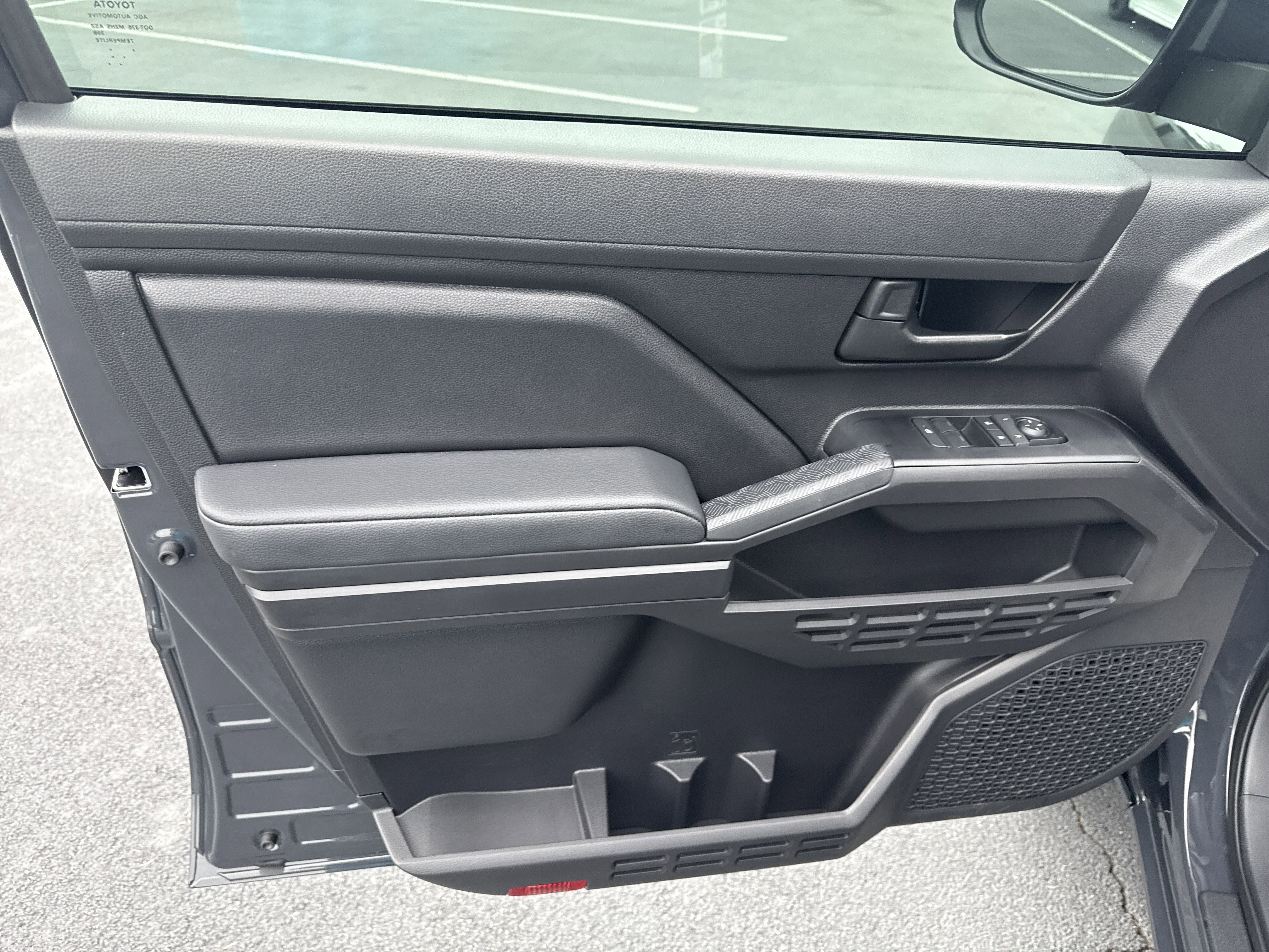 Used 2025  Toyota  image 22