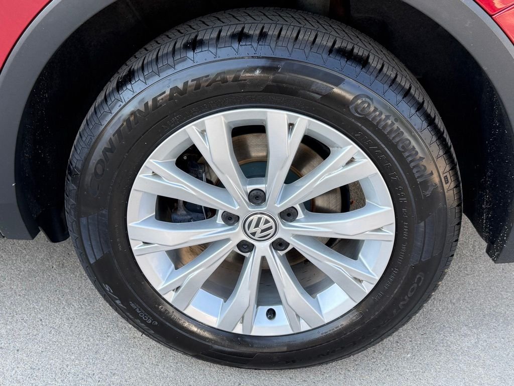 Used 2018 Cardinal Red Metallic Volkswagen 2.0T S image 11