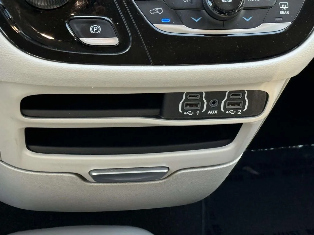 Used 2024 White Chrysler Touring L image 30