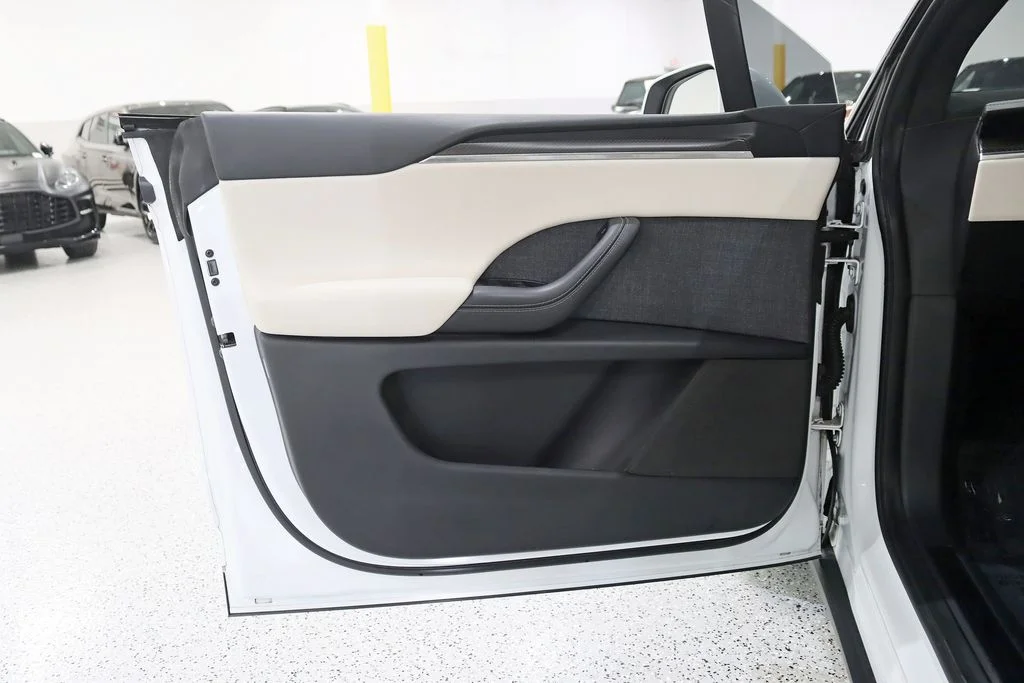 Used 2022  Tesla Plaid image 34