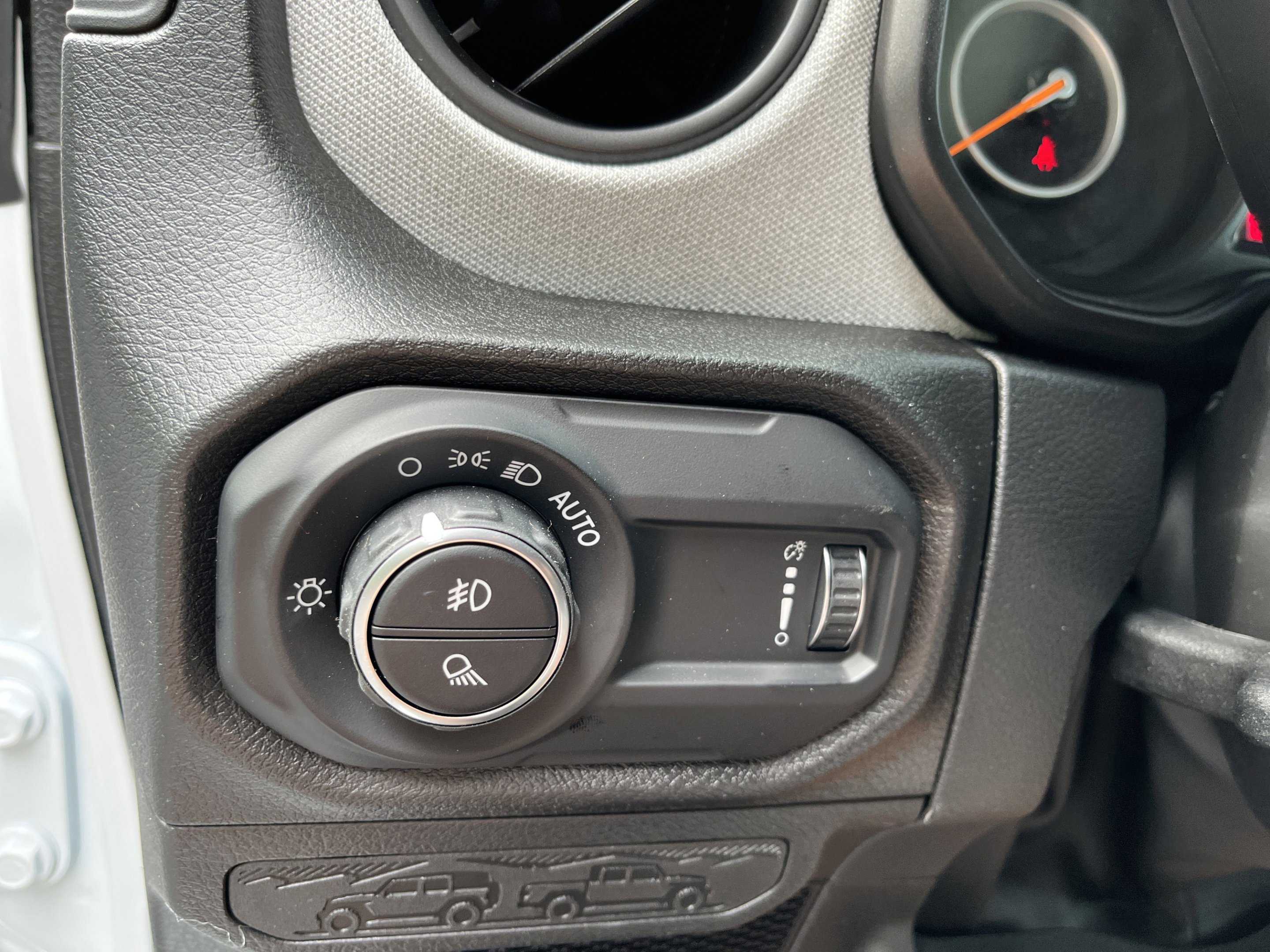 New 2025 Bright White Clearcoat Jeep Sport S image 30