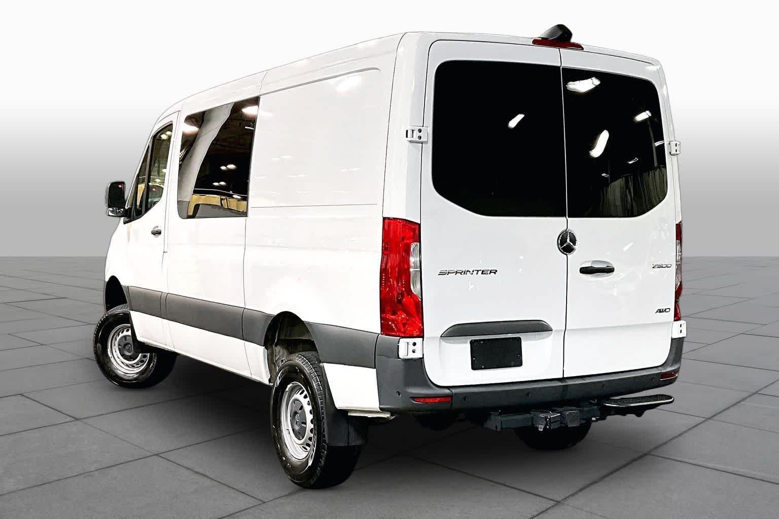 Used 2025 Arctic White Mercedes-Benz  image 12