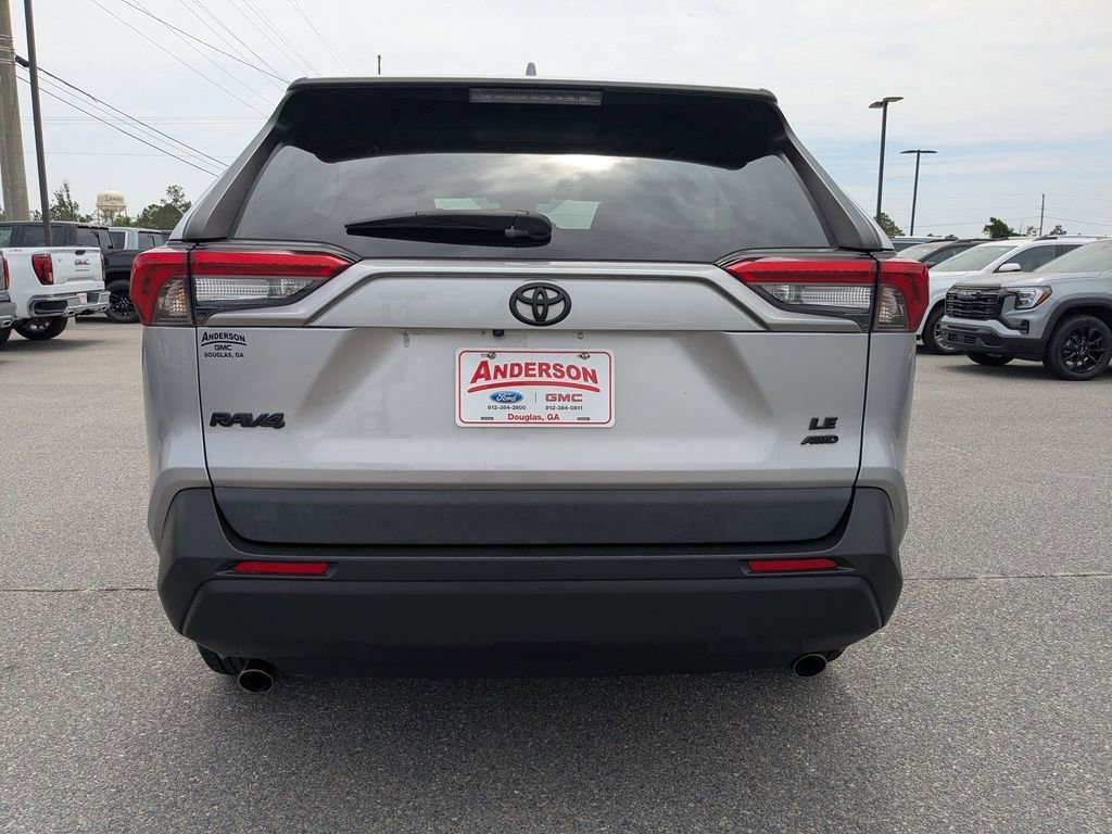 Used 2022  Toyota LE image 5