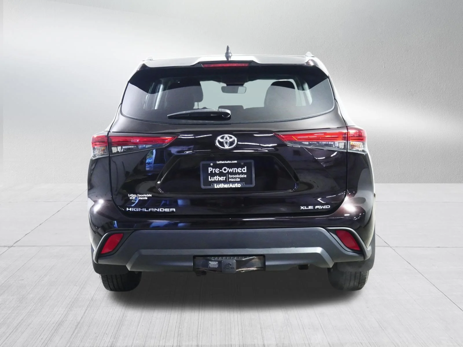 Used 2020 Opulent Amber Toyota XLE image 6