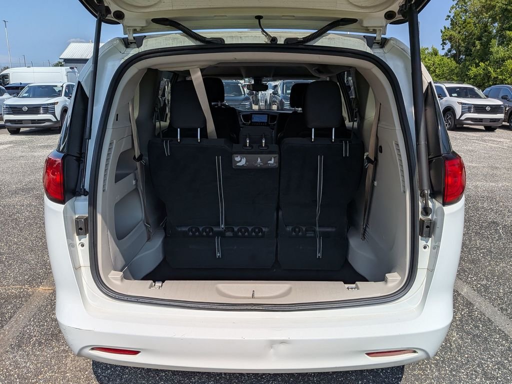 Used 2017 White Chrysler Touring image 28