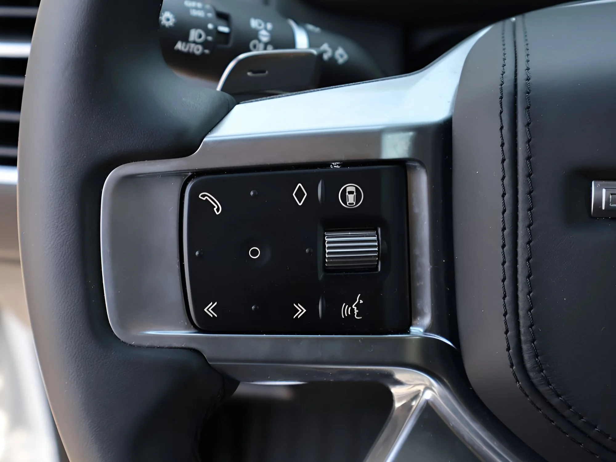New 2026 Fuji White Land Rover Dynamic SE image 33