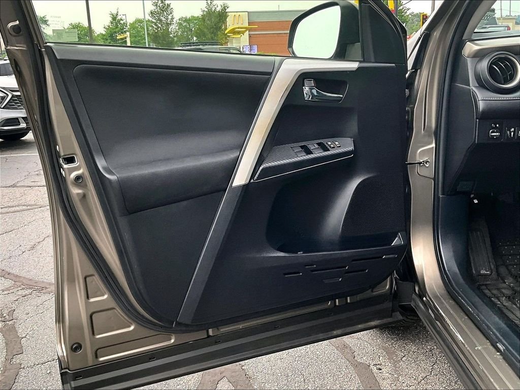 Used 2015 Brown Toyota XLE image 9