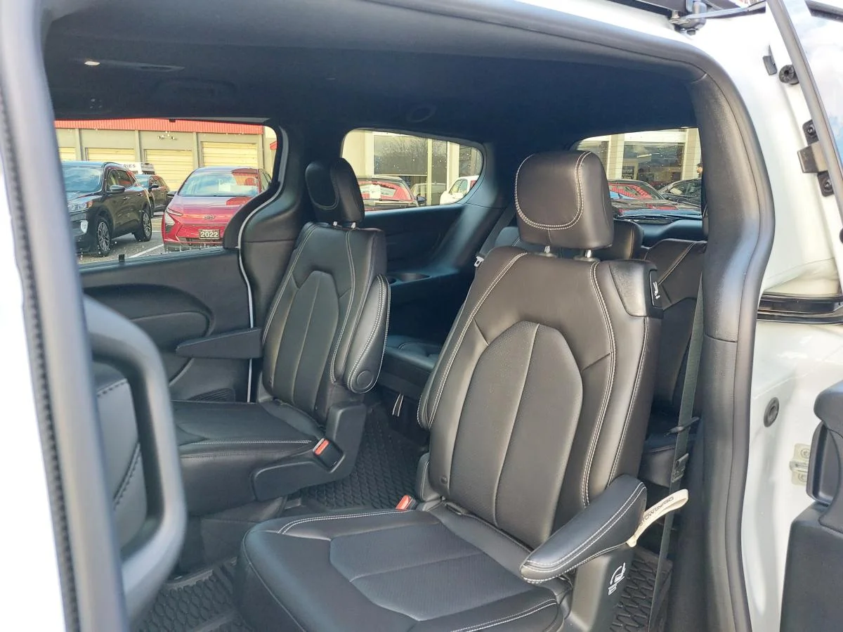 New 2026 White Chrysler SXT 2WD image 10