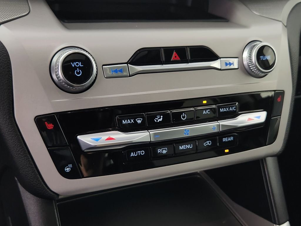 Used 2023 Gray Ford XLT image 26