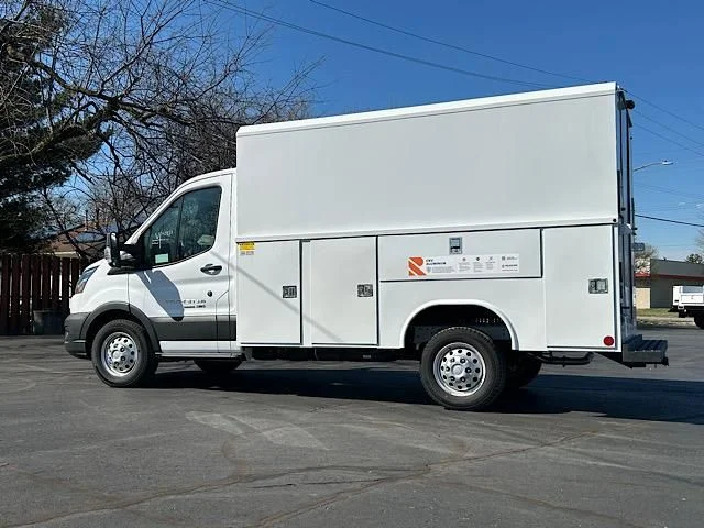New 2024 Oxford White Ford Cutaway image 7