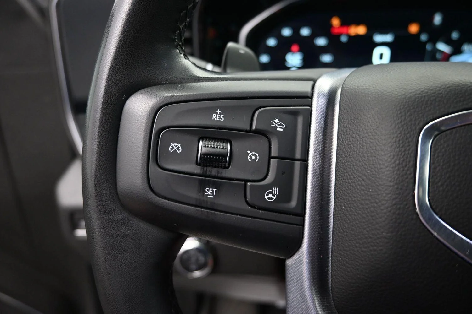 Used 2023 SILVER                    GMC  image 29