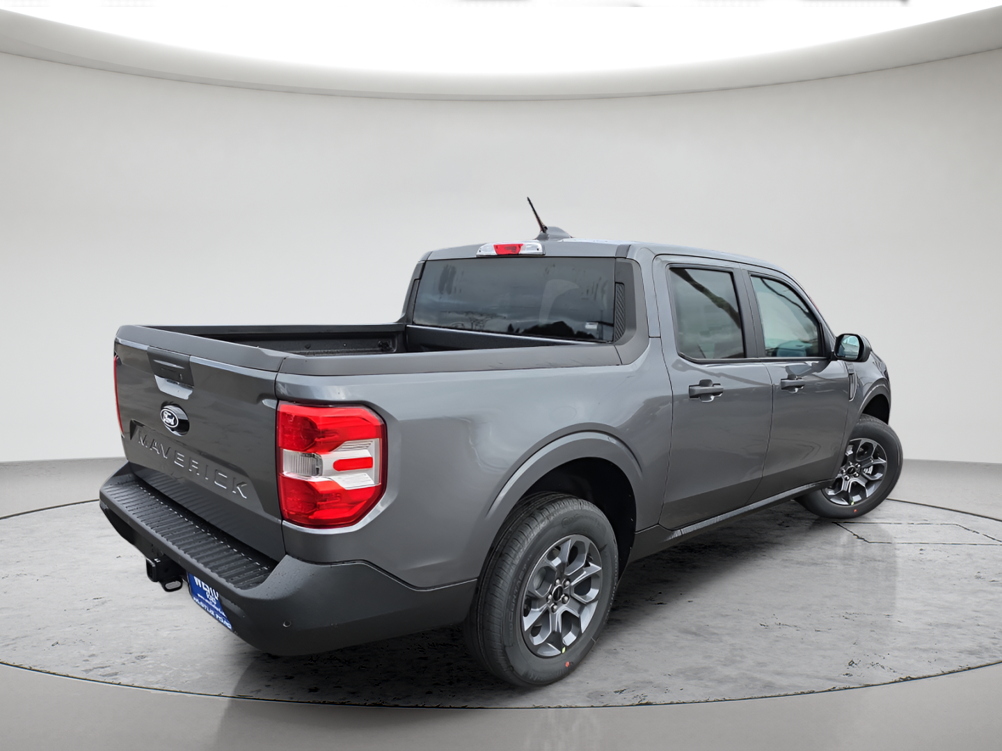 New 2026 Carbonized Gray Metallic Ford XLT image 4