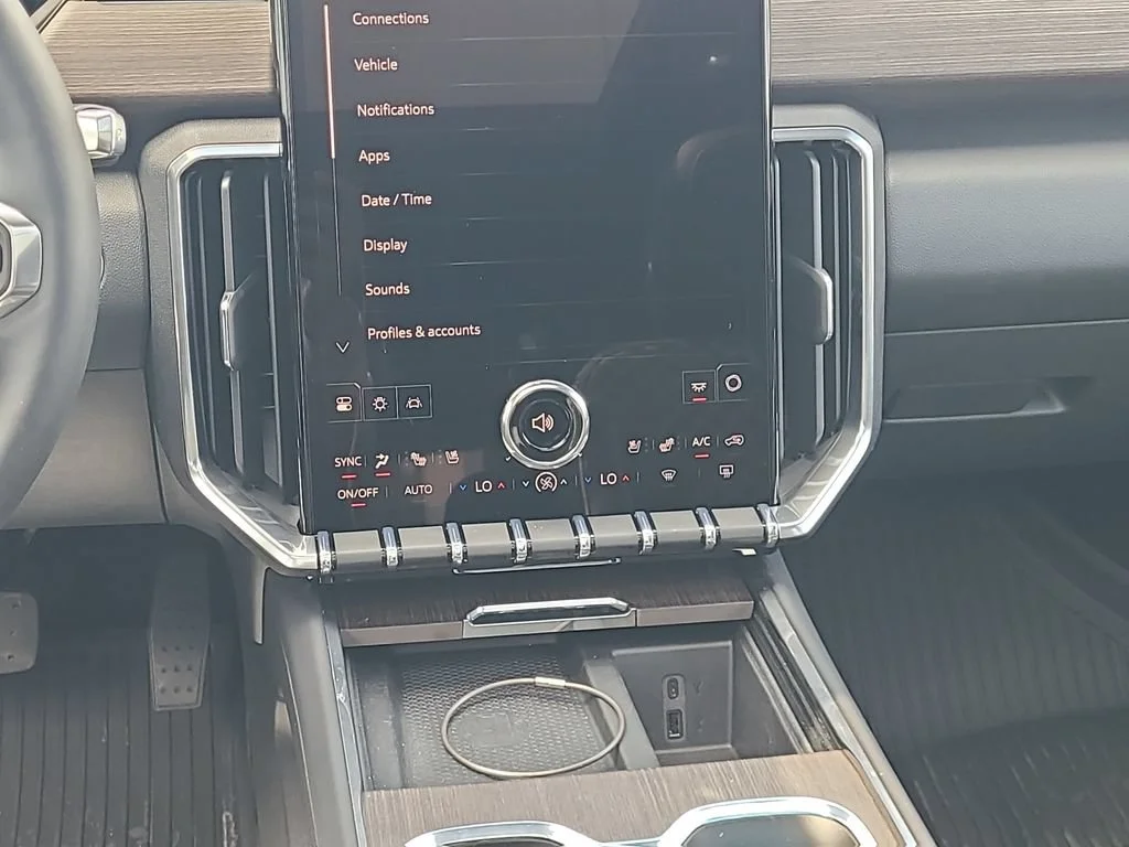 2026 GMC Acadia Denali - Photo 15