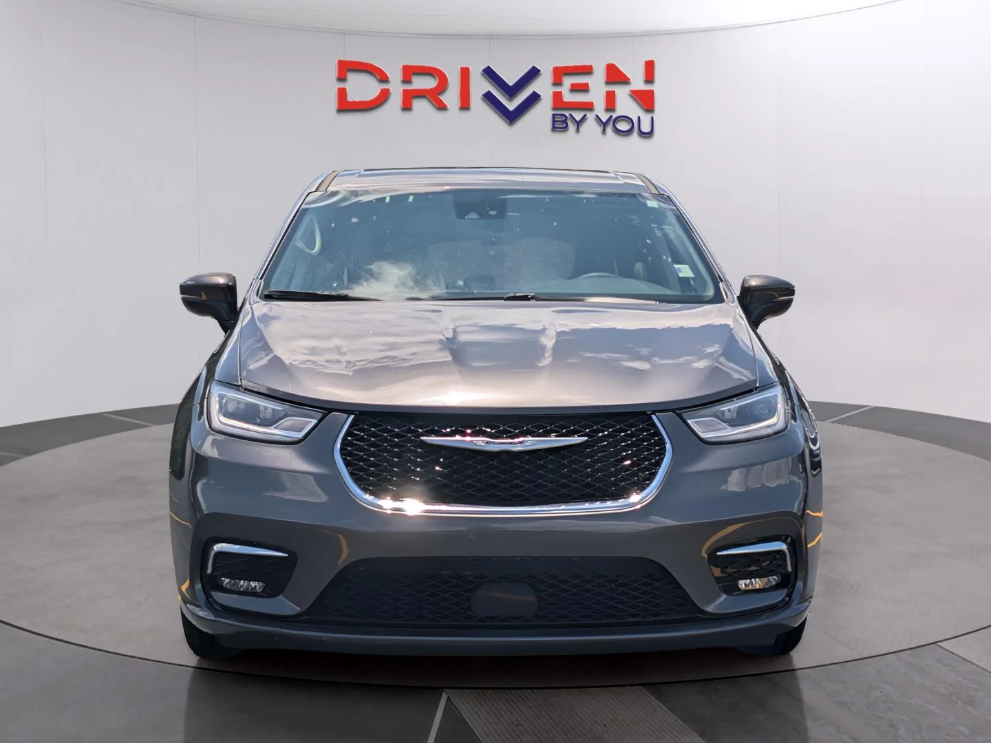 Used 2023 Granite Crystal Metallic Clearcoat Chrysler Touring L image 8