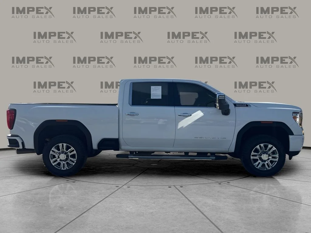 Used 2021 White GMC Denali image 6