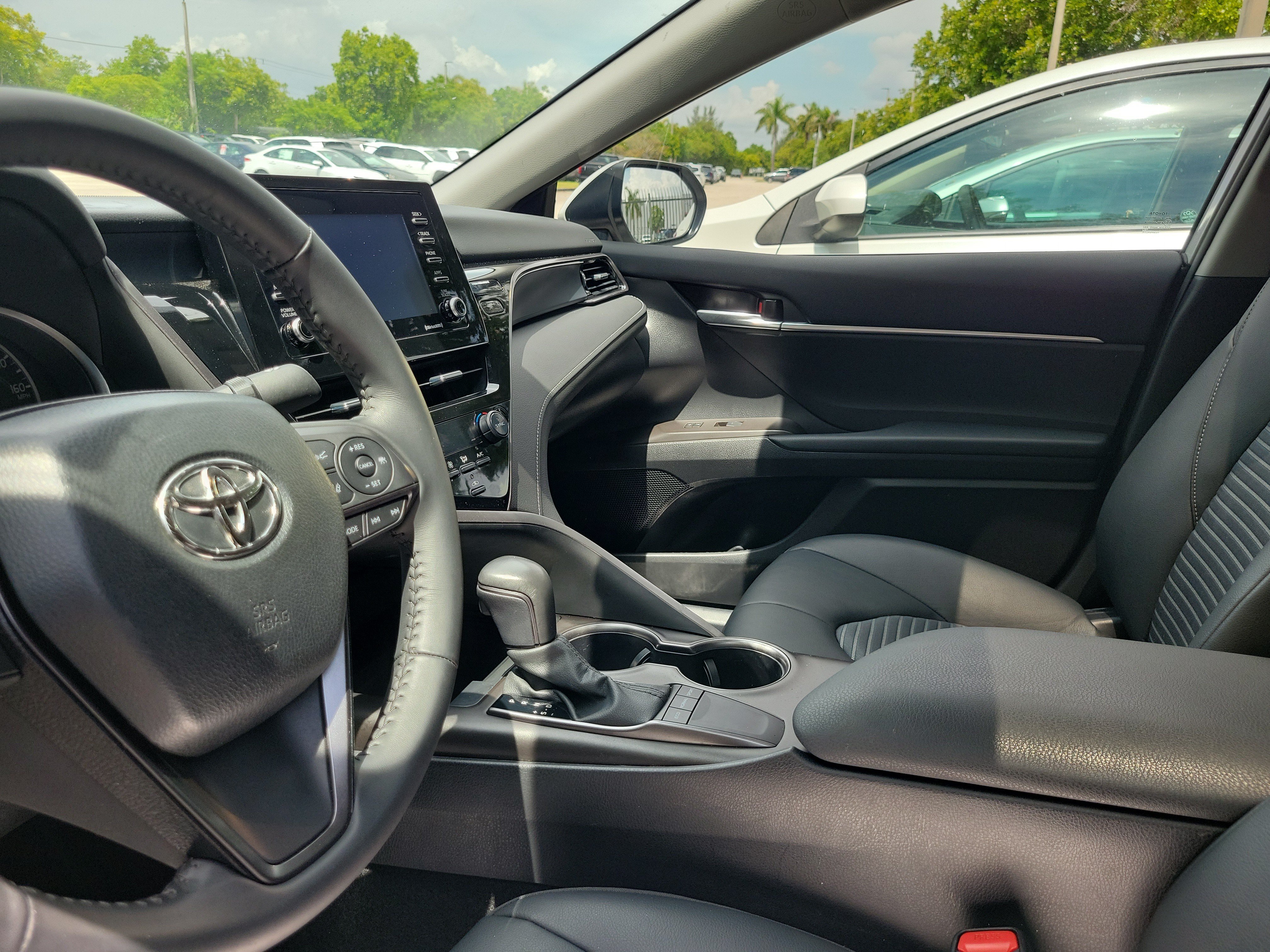 Used 2024 Ice Toyota SE image 30