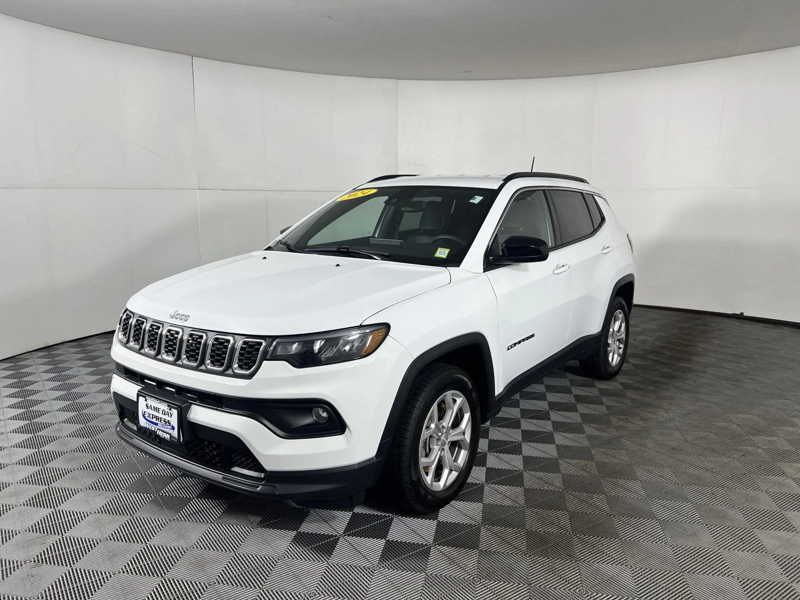 Used 2024 Bright White Clearcoat Jeep Latitude image 24