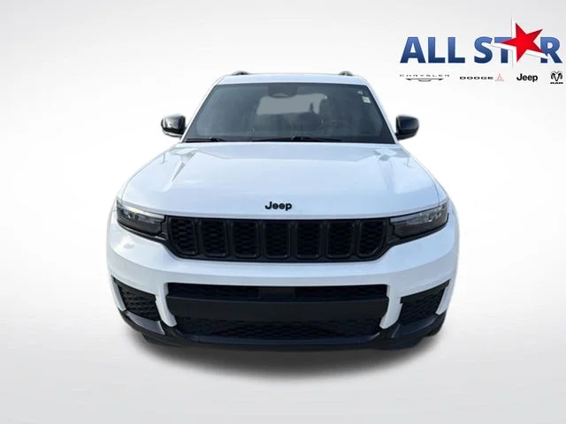 Used 2023 White Jeep Altitude image 1