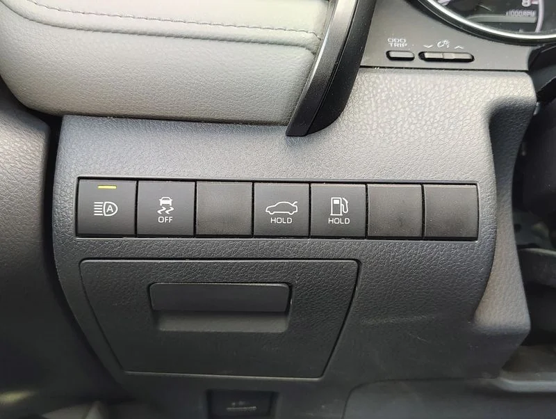 Used 2020 White Toyota SE image 11