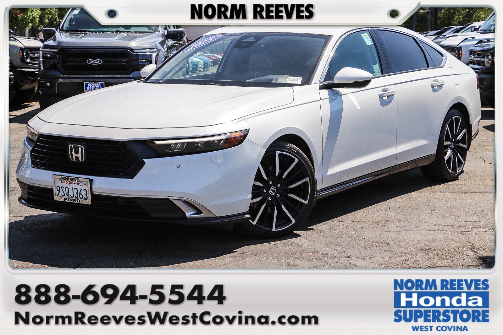 Used 2025 White Honda Touring image 1