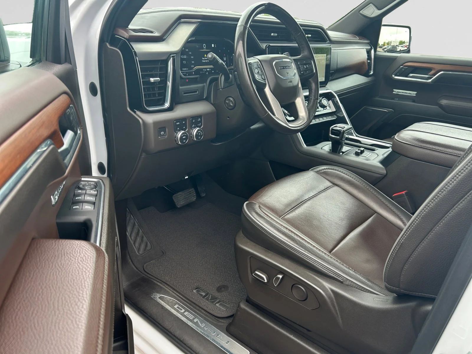 Used 2023 White GMC Denali Crew Cab image 13