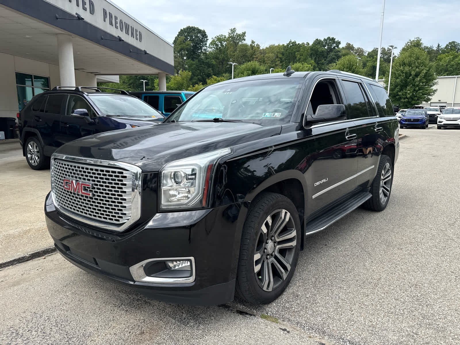 Used 2017 ONYX BLACK GMC Denali image 2