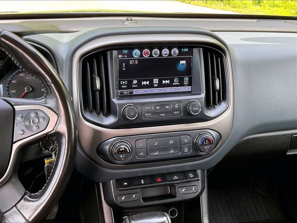 Used 2018 Gray Chevrolet Z71 image 18
