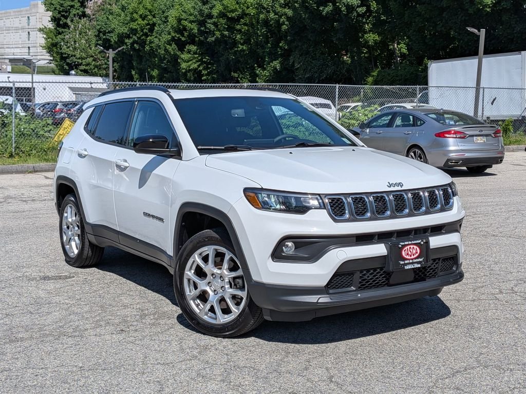 2023 Jeep Compass Latitude Lux 4X4's photo