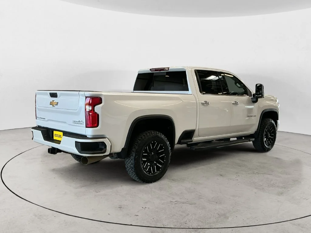 Used 2022 Iridescent Pearl Tricoat Chevrolet High Country image 8