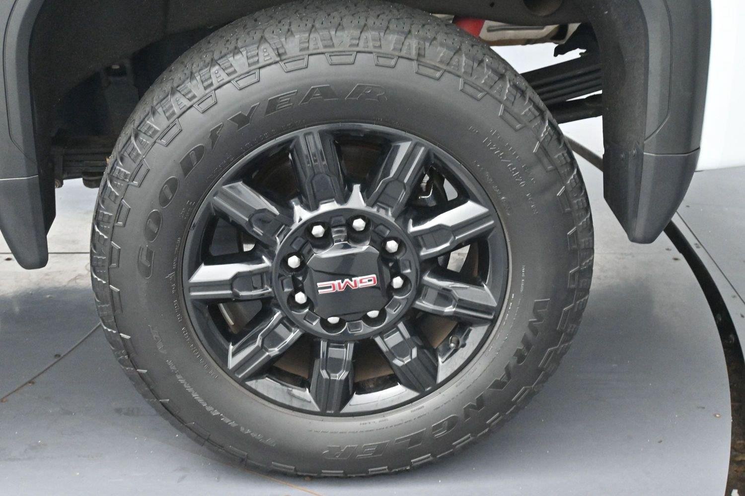 Used 2024 Summit White GMC AT4 image 39