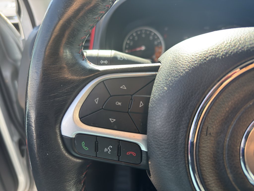 Used 2018 Glacier Metallic Jeep Trailhawk image 22