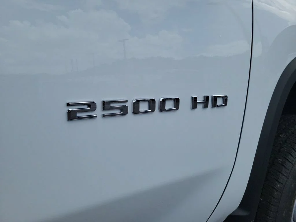 New 2026 Summit White Chevrolet WT image 26