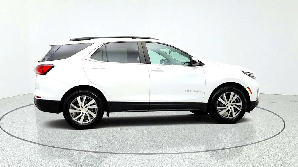 Used 2024 Summit White Chevrolet FWD 4dr LT w/1LT image 4
