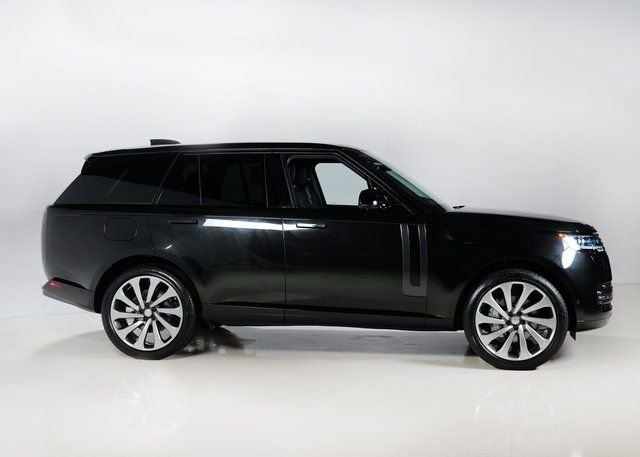 New 2026 Santorini Black Land Rover SE image 29