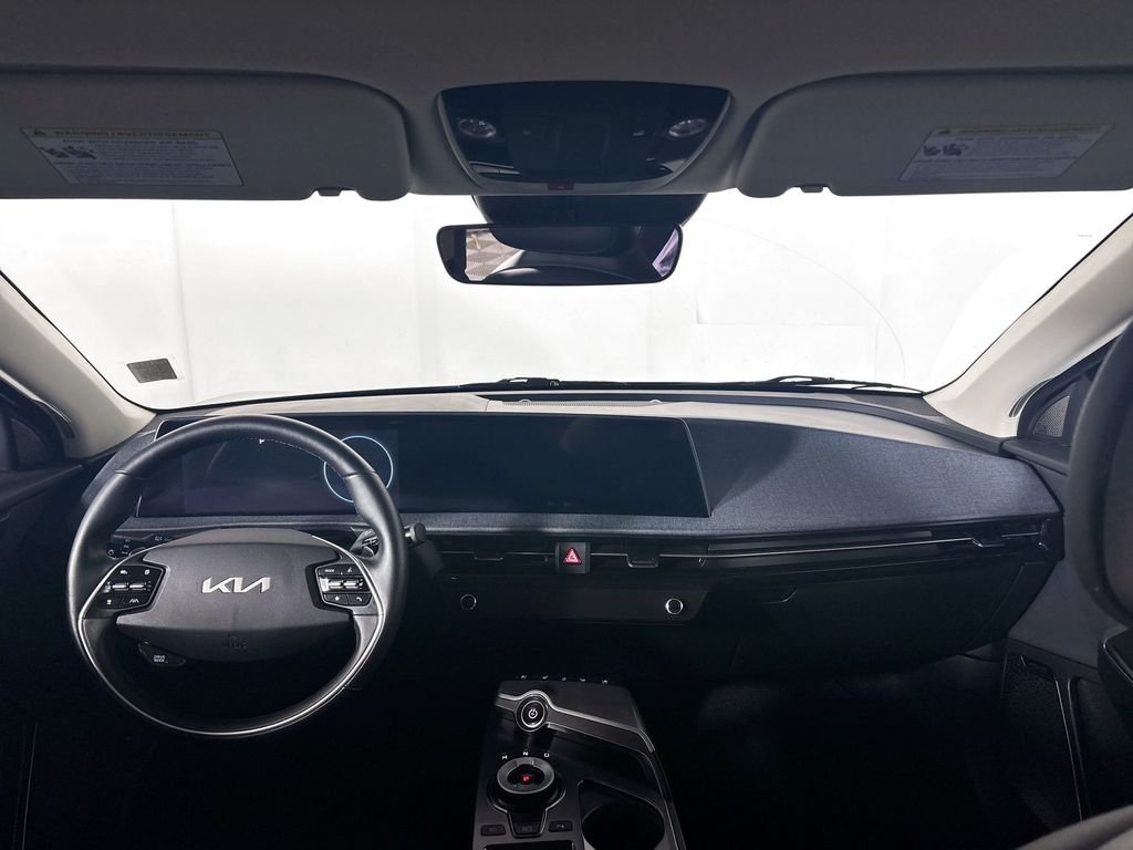 Used 2024 Aurora Black Kia Wind image 12
