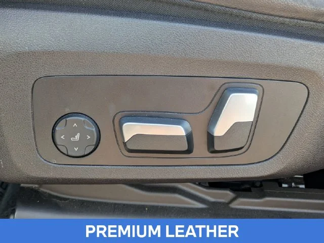 Used 2023 Black BMW sDrive30i image 15