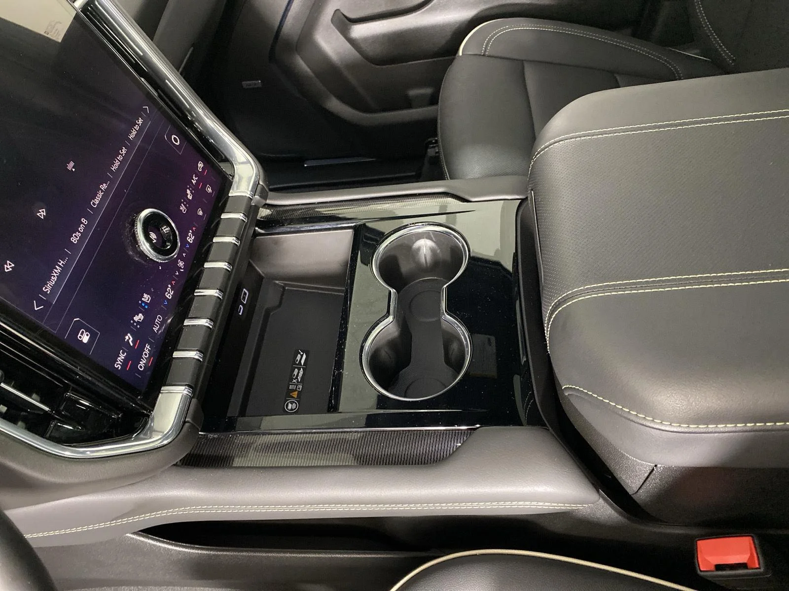 Used 2025 Summit White GMC Elevation image 26